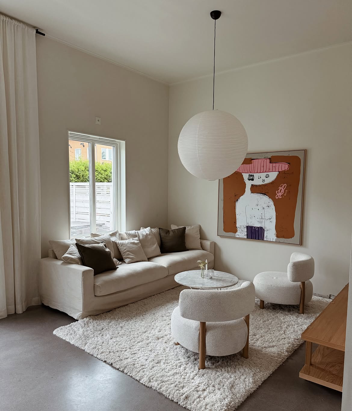 Jacob Lund Be Yourself portrait in a bright customer living room with a white paper lamp