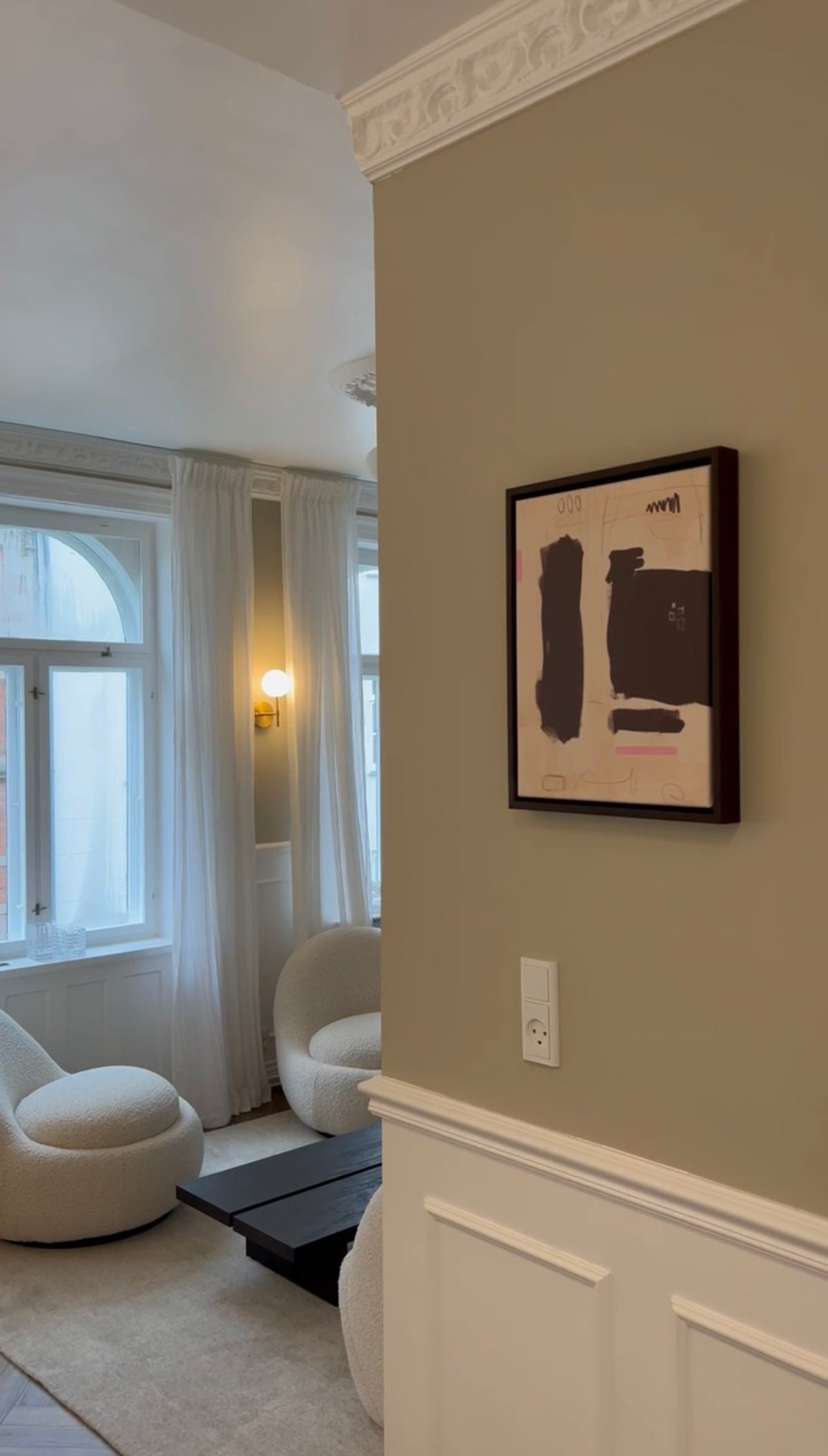 Framed Jacob Lund print in a customer's hallway